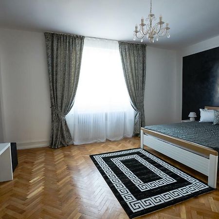 White Spacious Apartment سيبيو المظهر الخارجي الصورة