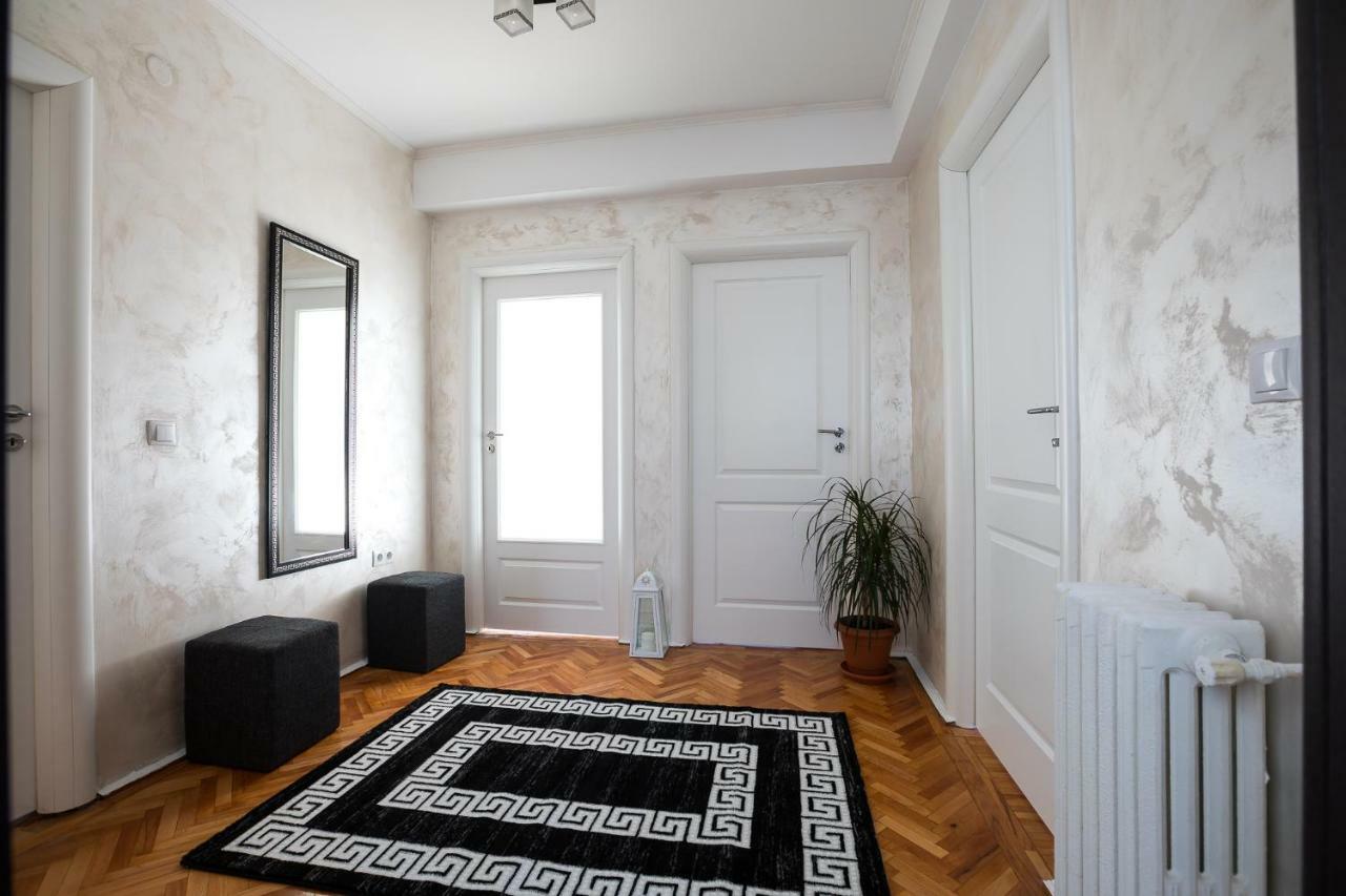 White Spacious Apartment سيبيو المظهر الخارجي الصورة