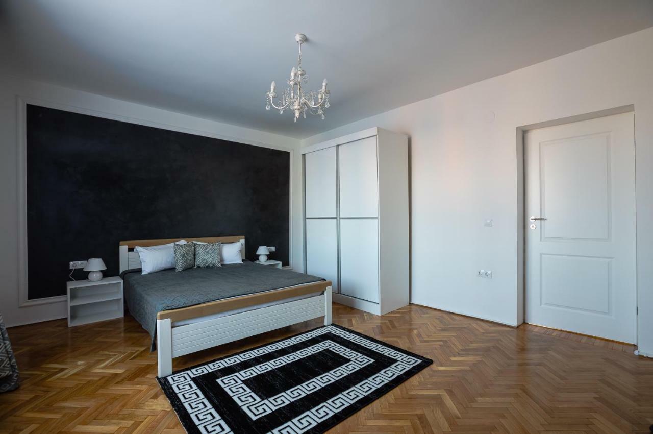 White Spacious Apartment سيبيو المظهر الخارجي الصورة